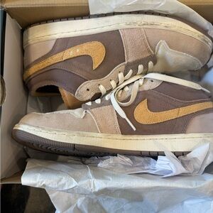 Jordan Air Jordan 1 Low SE Craft in Taupe Haze and Mint Foam